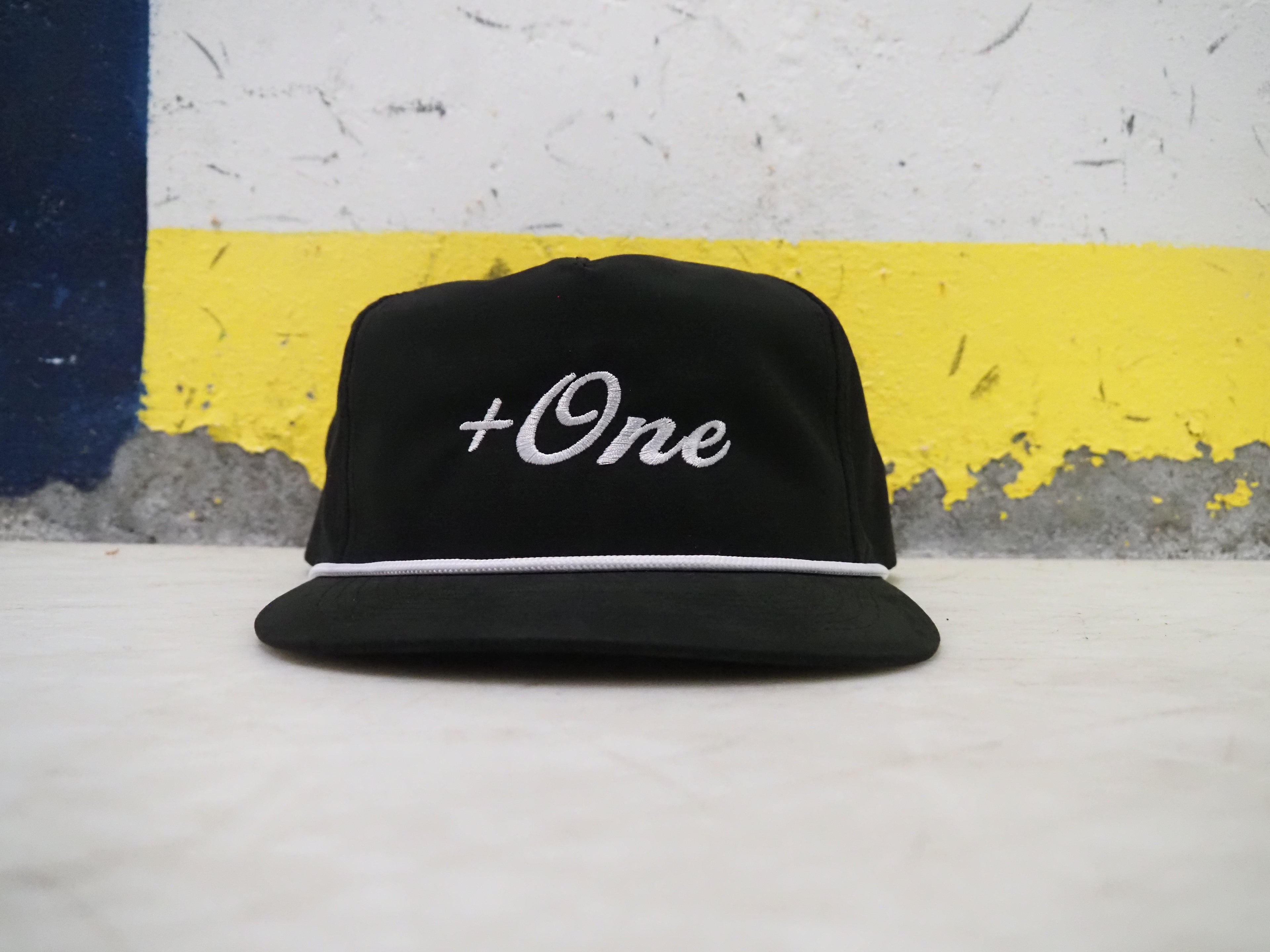 Plus One Rope Hat - black and white